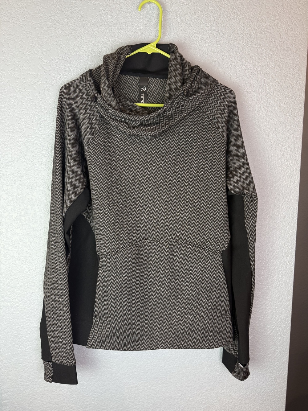 MPG Pullover Sweater Womens Large Black Gray Cowl Neck Thumbholes Athletic Top